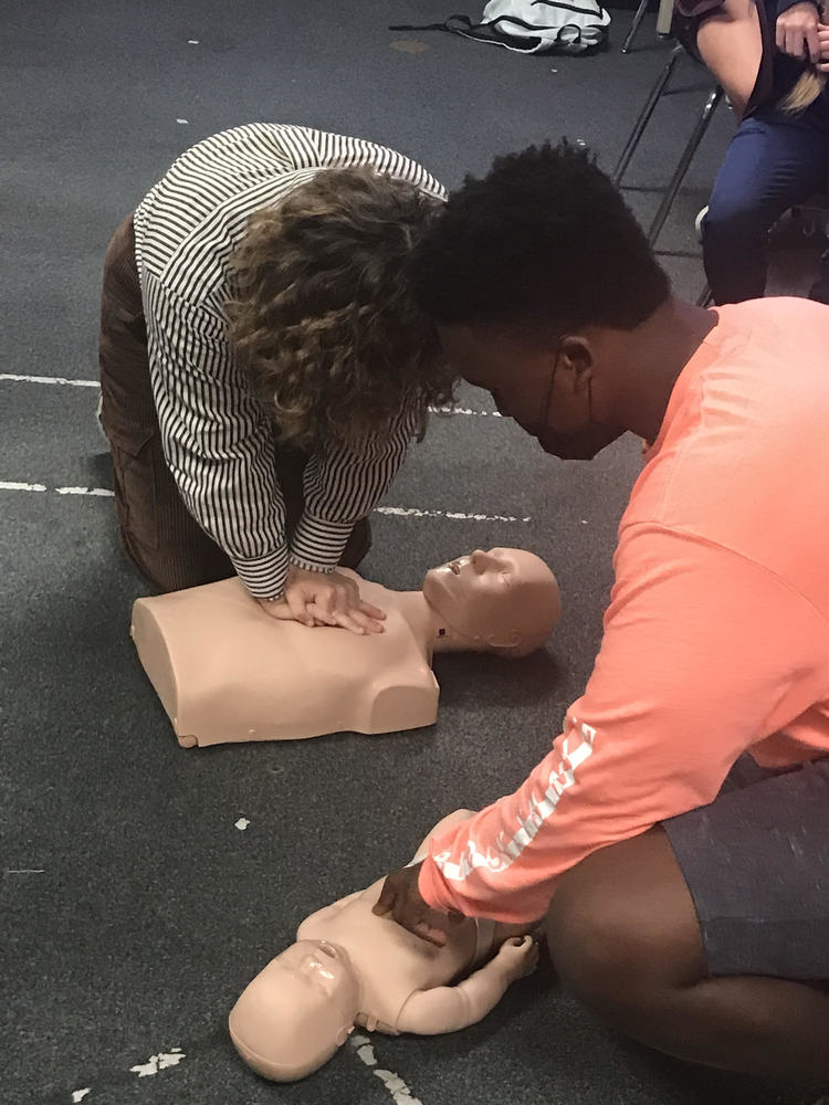 2 students giving CPR